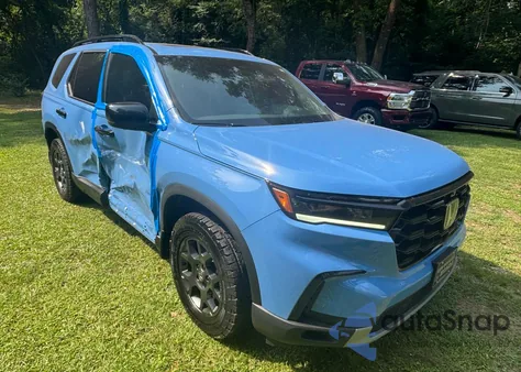 2025 Honda Pilot Trailsport z USA, uszkodzony, nr VIN 5FNYG1H68SB066927